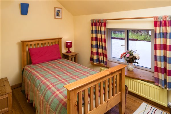 Single bedroom No 1 Tan yr Eglwys